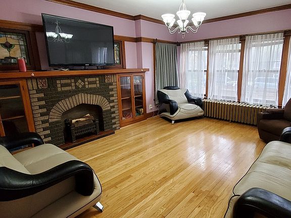 3rd image of 4847 W Nelson St