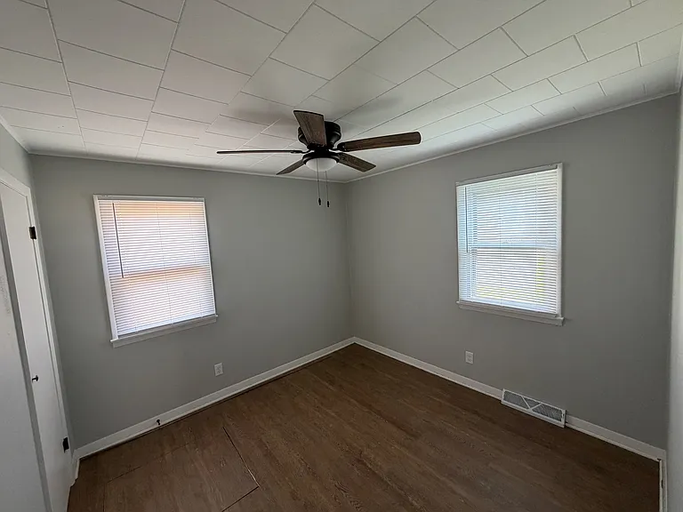 907 Merrill Ave — Photo 17
