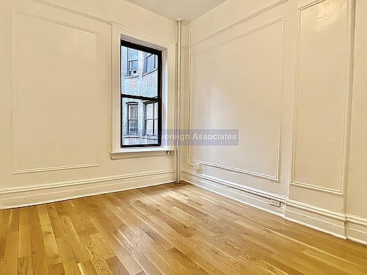 5th image of 201 W 105th St APT 32
