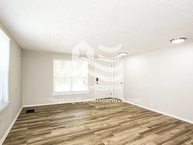 1681817_005_living_room_12742514.jpg