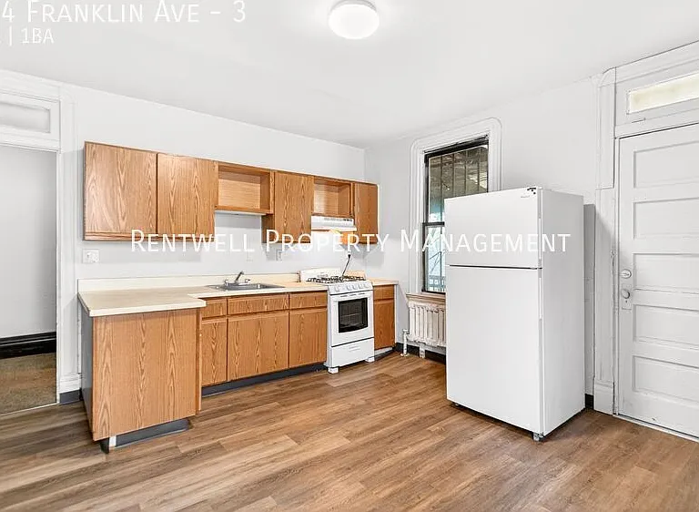 734 Franklin Ave #3 — Photo 5