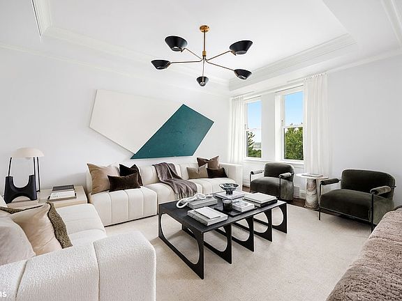 3rd image of 344 W 72nd St #403