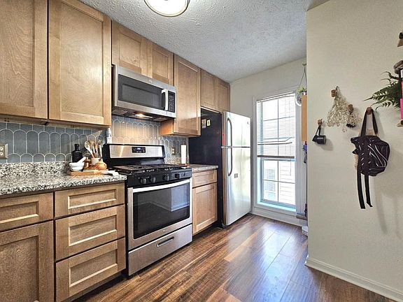 4th image of 7660 Willow Point Dr #7660