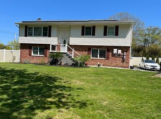 55 Eastward Ct, Mattituck, NY 11952