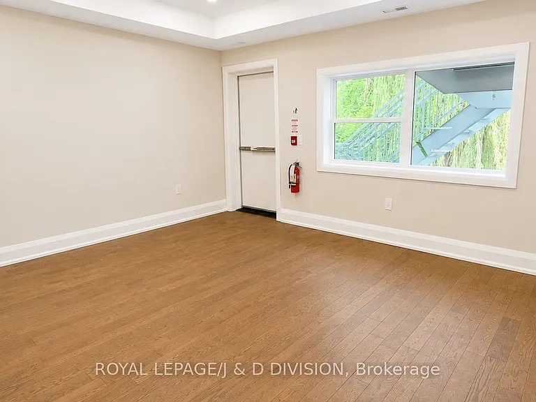 2579 Yonge St #202 — Photo 16
