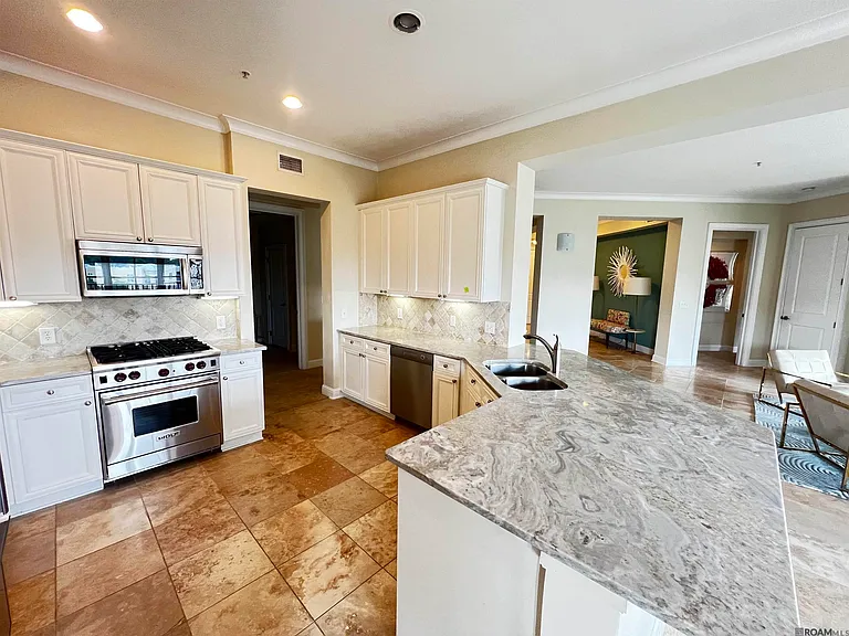 998 Stanford Ave #518 — Photo 5