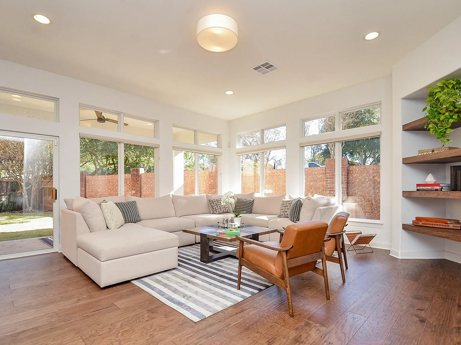 3 bed, 3.5 bath, 3648 sqft, $5,250 — Photo 1