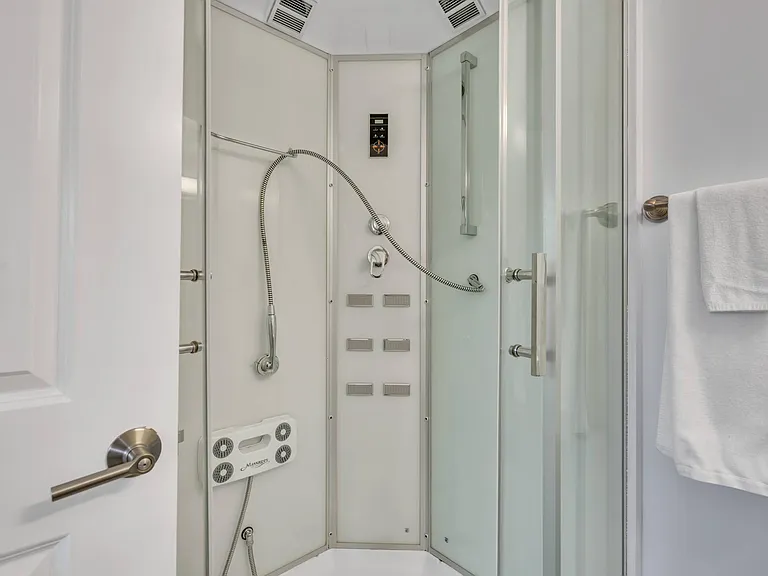 2414 Nassau St — Photo 27