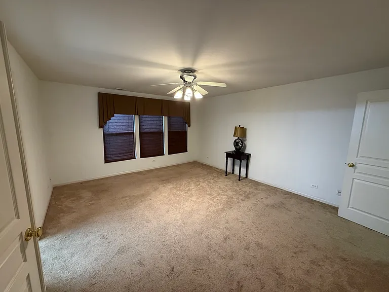 465 Metropolitan St — Photo 6