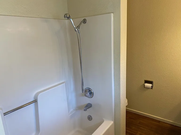 726 W 2nd Ave #C — Photo 11
