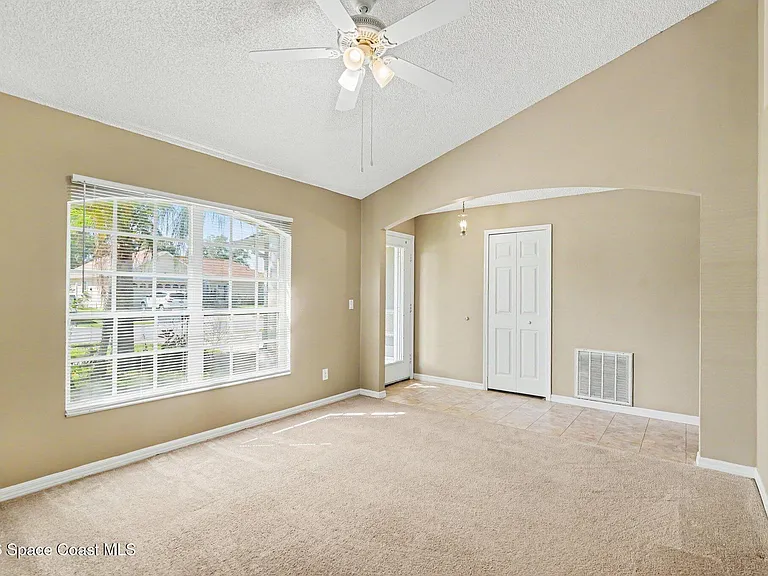 1154 Ida Way — Photo 3