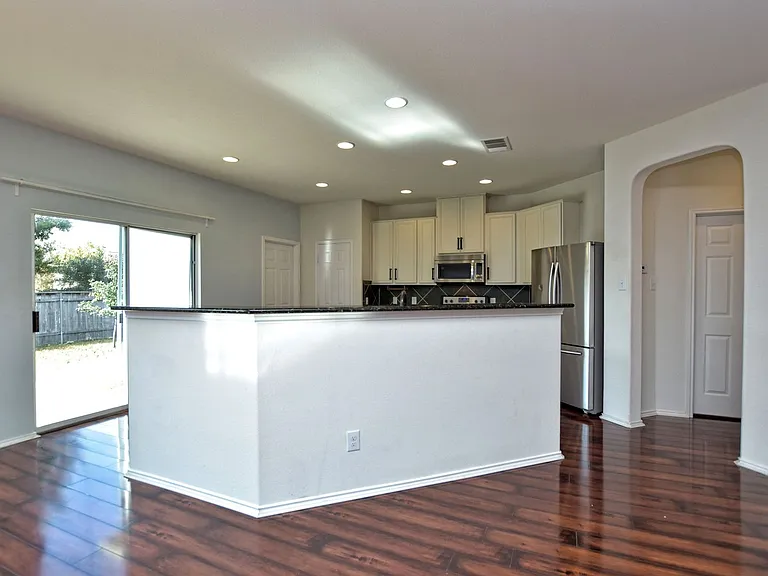 2717 Claremont Ct — Photo 16