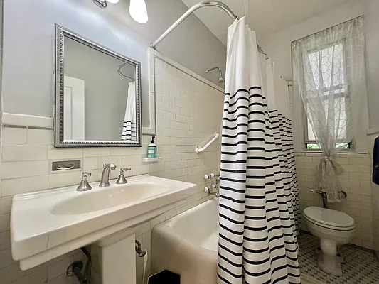 Rented by SERHANT. | media 27