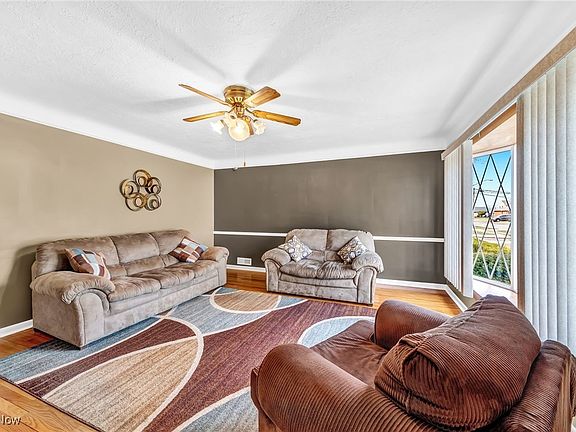 3rd image of 31700 Ronald Dr