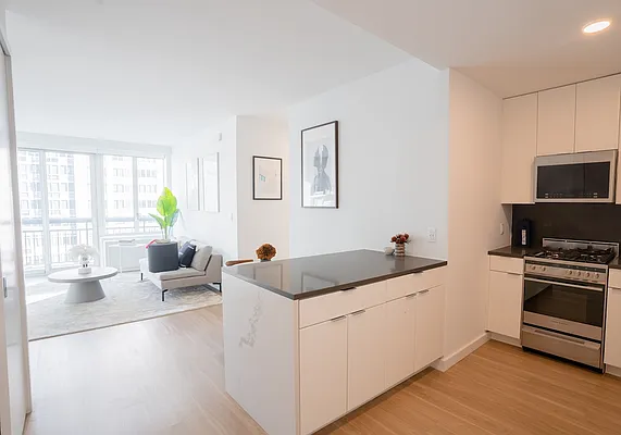 Rented by Greystar | media 18