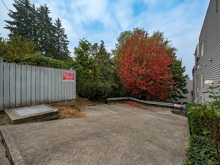Maple Leaf Residences — Photo 33