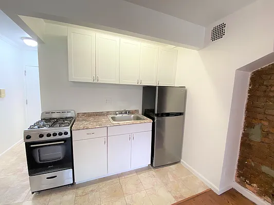 Rented by Douglas Elliman | media 30