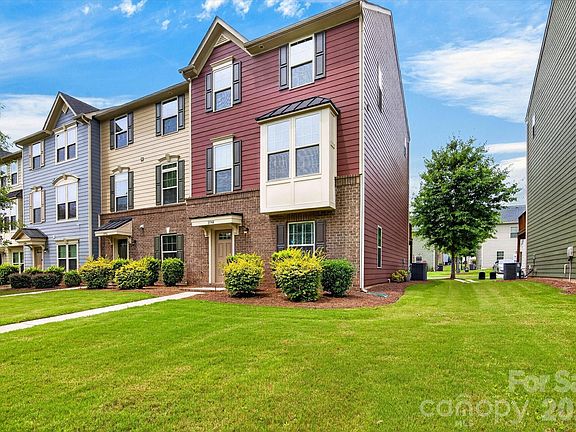 3rd image of 3742 Speer Blvd