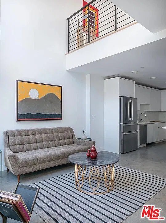 2 bed, 2.5 bath, 1900 sqft, $5,450 — Photo 2