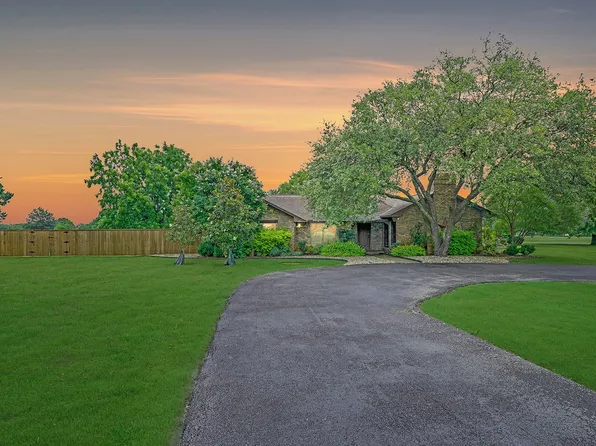 9577 Vail Eton Dr, Pilot Point, TX 76258