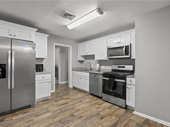 13 Neville St, Portsmouth, VA 23701