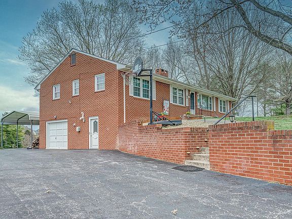 2nd image of 79 Oxford Cir