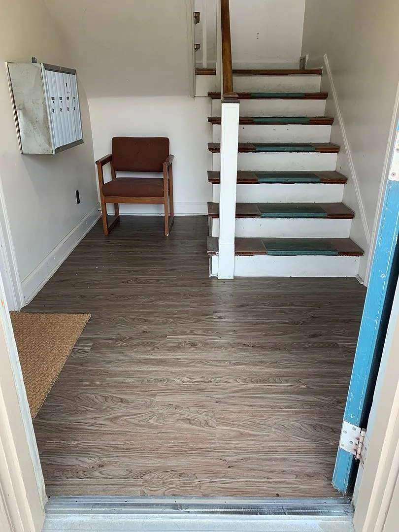 2206 Summit Street — Photo 2