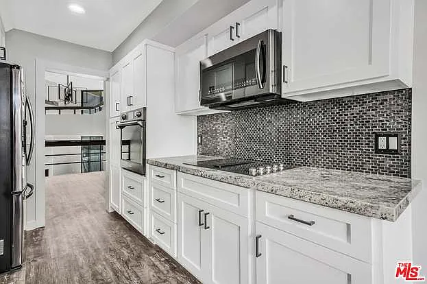7301 Vista Del Mar Ave #106 — Photo 2