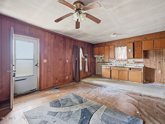3rd image of 1502 Parker Street