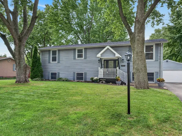 1521 Surrey Rd, Batavia, IL 60510