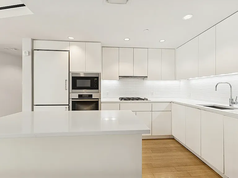 425 W 53rd St #205 — Photo 9