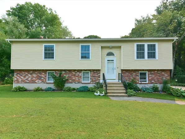 47 Burncoat St, Leicester, MA 01524
