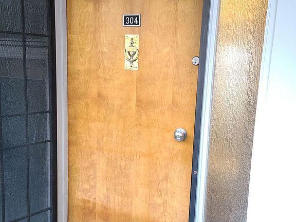 2nd image of 1740 Melrose Ave Unit 304