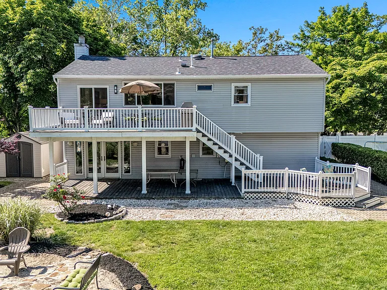 53 Field Ave — Photo 32