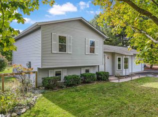 9933 Crescent Shores Rd, Traverse City, MI 49685