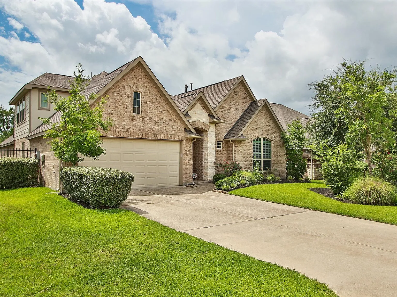 4 bed, 3.5 bath, 3081 sqft, $3,200 — Photo 3