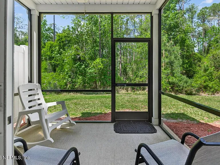 381 Richmond Dr — Photo 32
