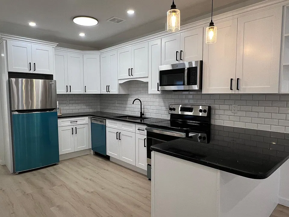 43 5th Ave #1