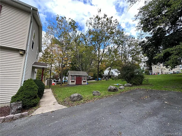35 Bridge St #B — Photo 13