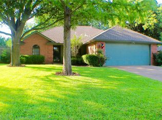 1104 Sandstone Dr, Cleburne, TX 76033