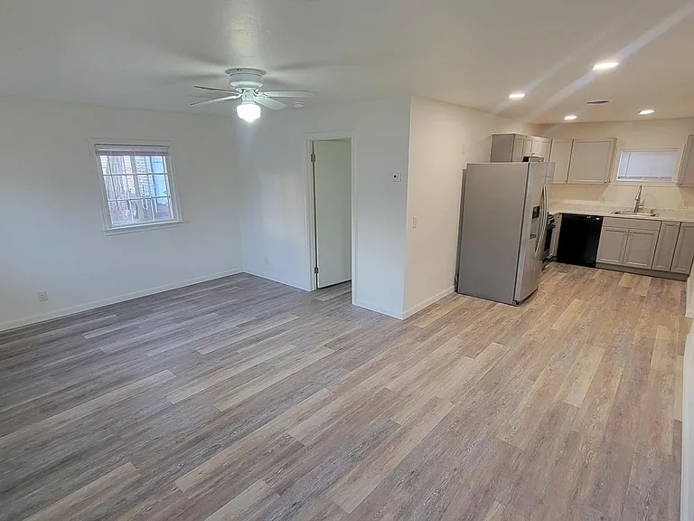 521 E Jefferson St — Photo 4