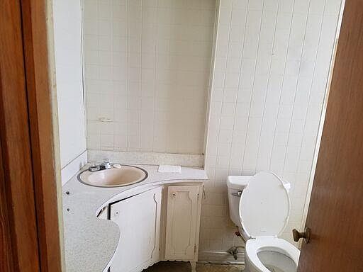 5th image of 4460 S 5th St