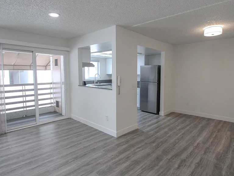 328 E Providencia Ave — Photo 15