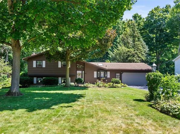 62 Ramblewood Dr, North Chili, NY 14514