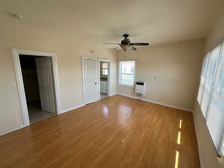 3846 S Grand Ave #19 — Photo 2