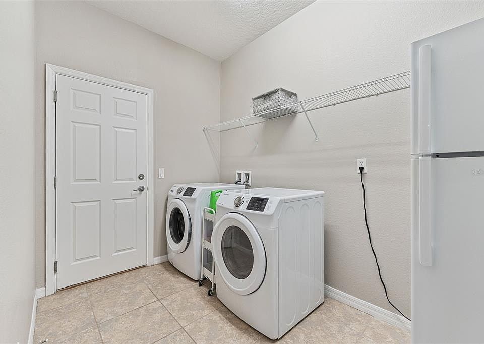 1st image of 2776 Mead Ave