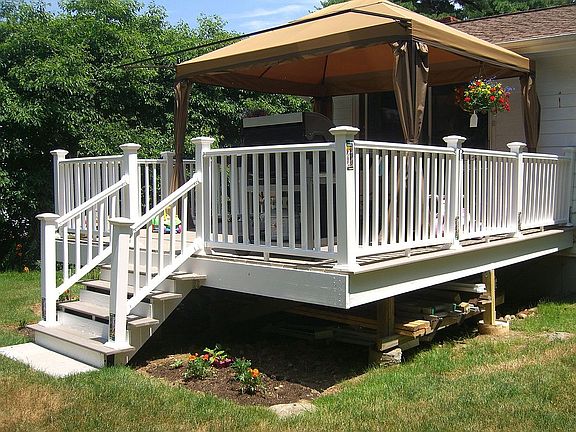 CompositeDeckInBackyard