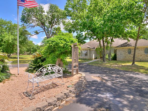 4th image of 139 Willow Creek Dr