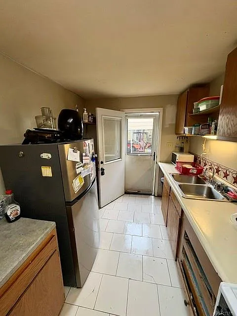3 bed, 925 sqft, $1,282 — Photo 3