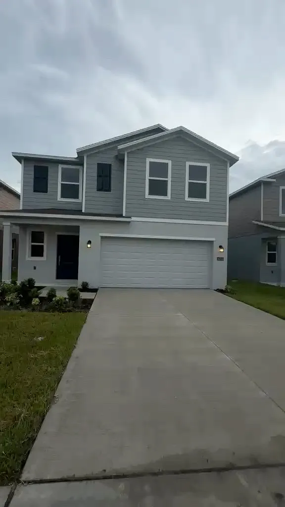 5 bed, 2.5 bath, 2112 sqft, $2,290 — Photo 1